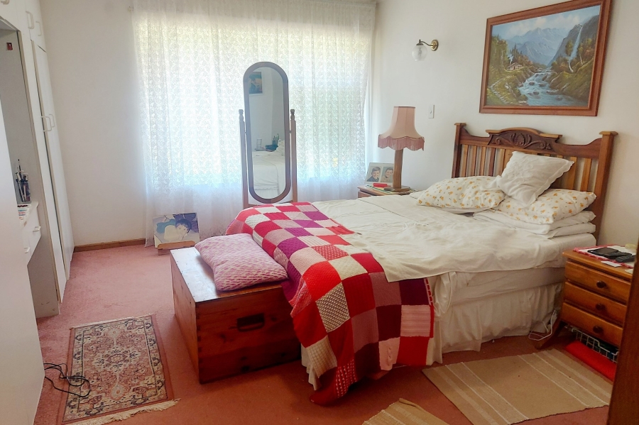 6 Bedroom Property for Sale in Wilderness Heights Western Cape